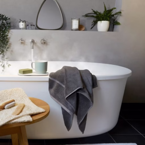 英國 Panda 竹纖維浴巾 放在浴缸上