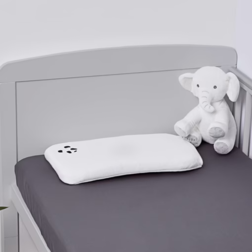Panda 嬰兒枕 放在嬰兒床上
